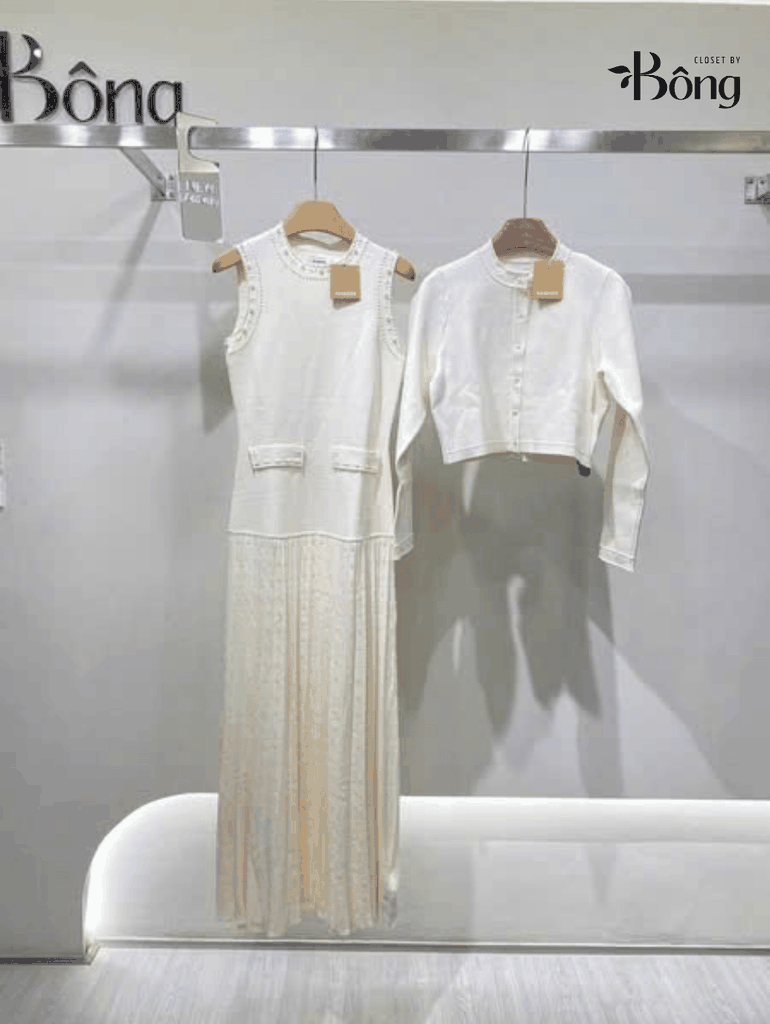 Váy Sandro dệt kim màu kem viền ngọc trai 2 túi trước (2pcs)
