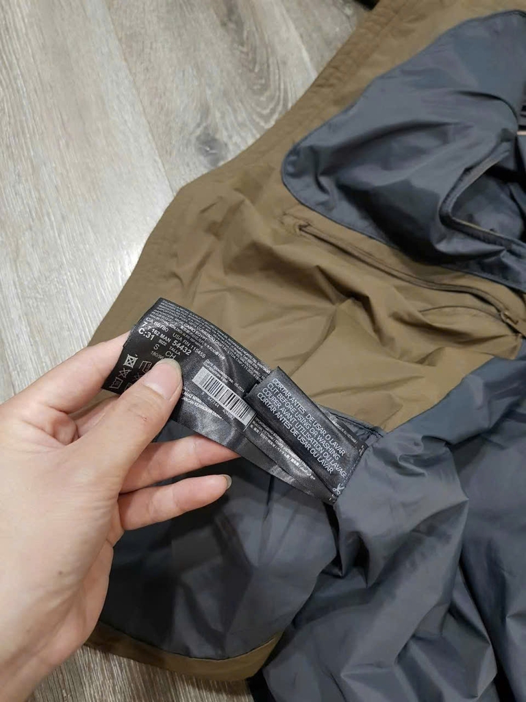 Áo khoác phao mỏng cộc tay cổ trụ