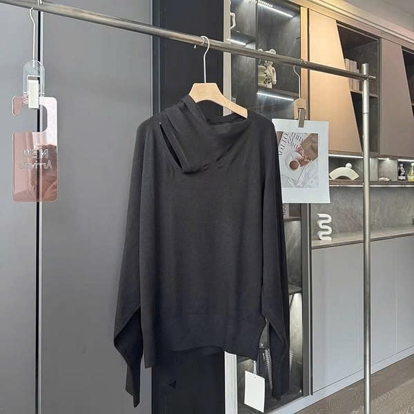 Áo len COS cổ V cut-out vai