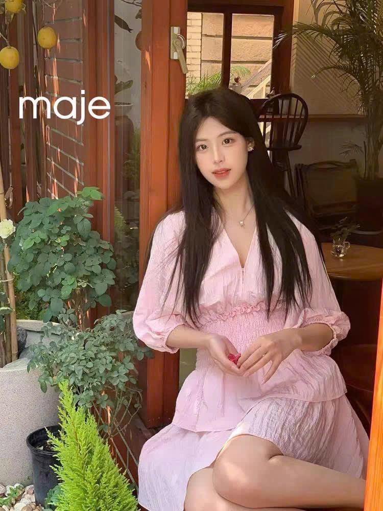 Váy Maje hồng cotton đũi dáng xếp ly ngắn