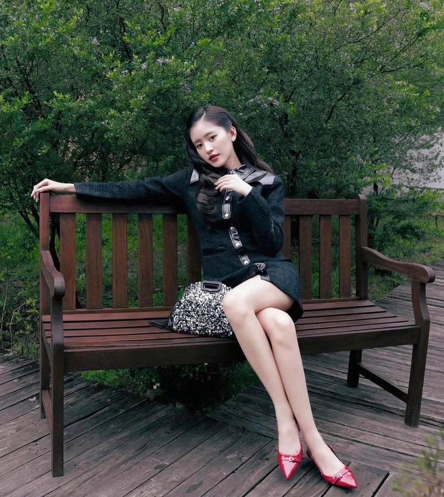 Váy len Maje đen cổ đức