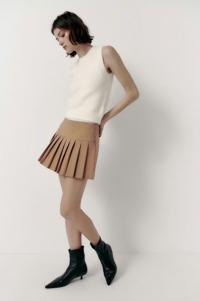 Chân váy Zara mini xếp ly chân 2 màu
