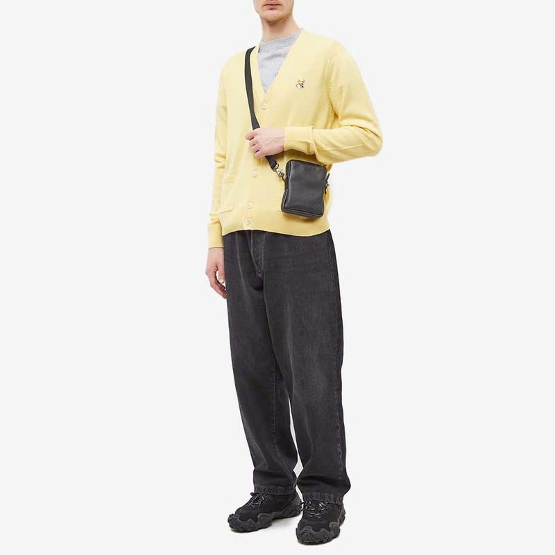 Cardigan Maison Kitsun trơn cổ V