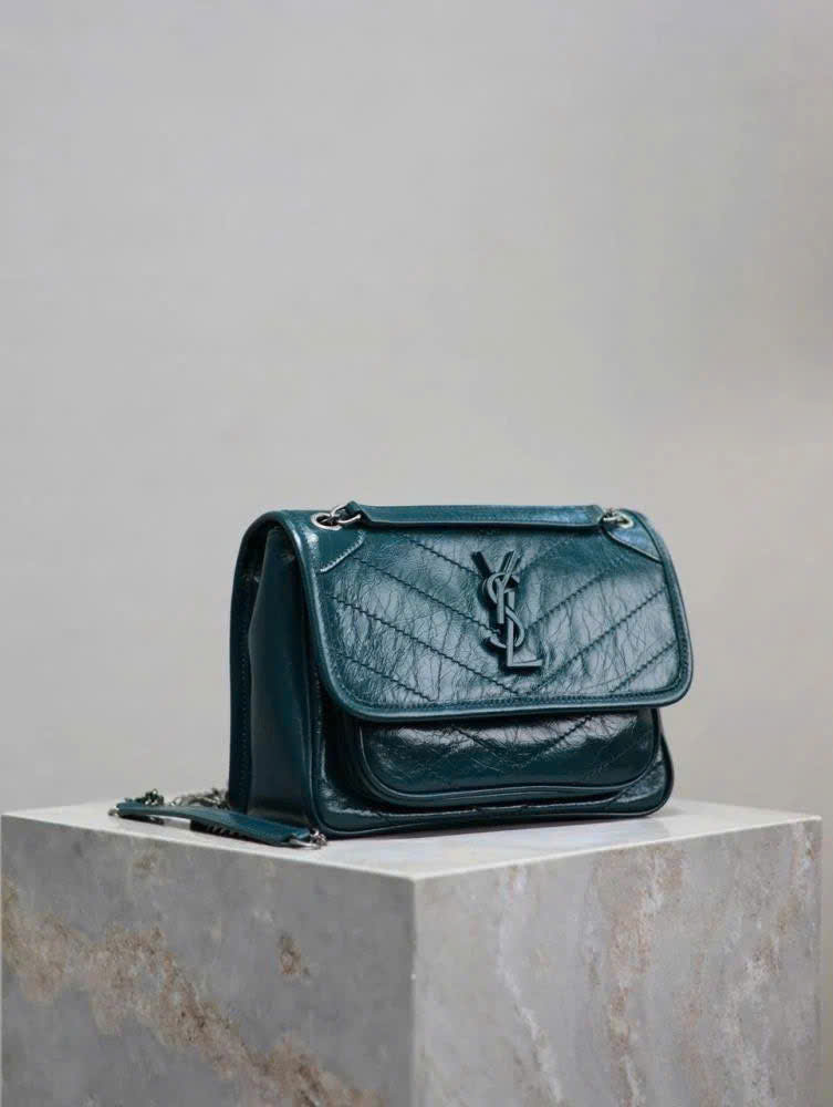 TÚI SAINT LAURENT NIKI CỠ TRUNG BẰNG DA NHĂN