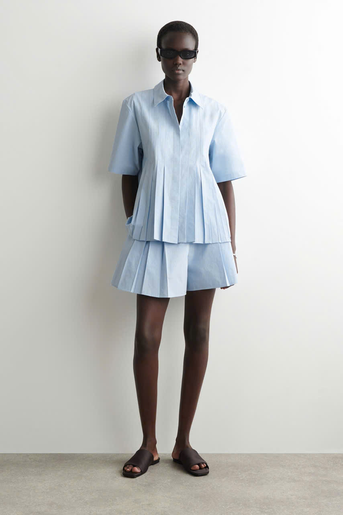 Quần short cotton xếp ly dáng tiêu chuẩn