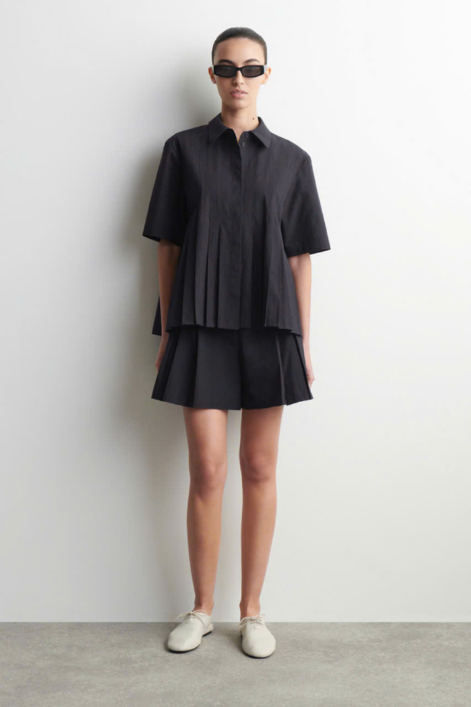Quần short cotton xếp ly dáng tiêu chuẩn