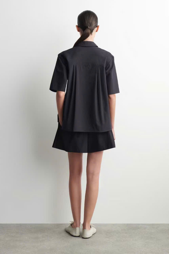 Quần short cotton xếp ly dáng tiêu chuẩn