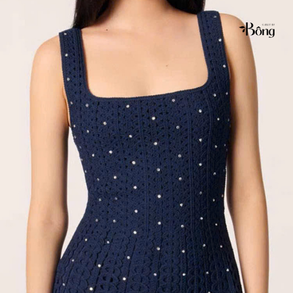 Đầm ngắn crochet đính đá cổ vuông