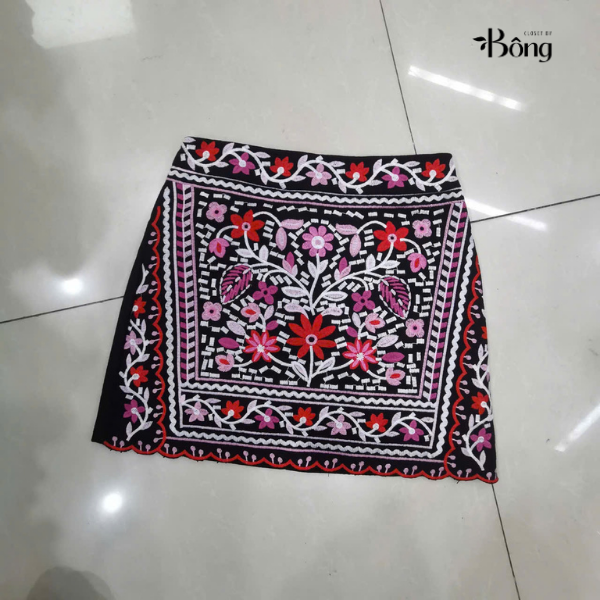 Chân váy mini thêu Francesca's