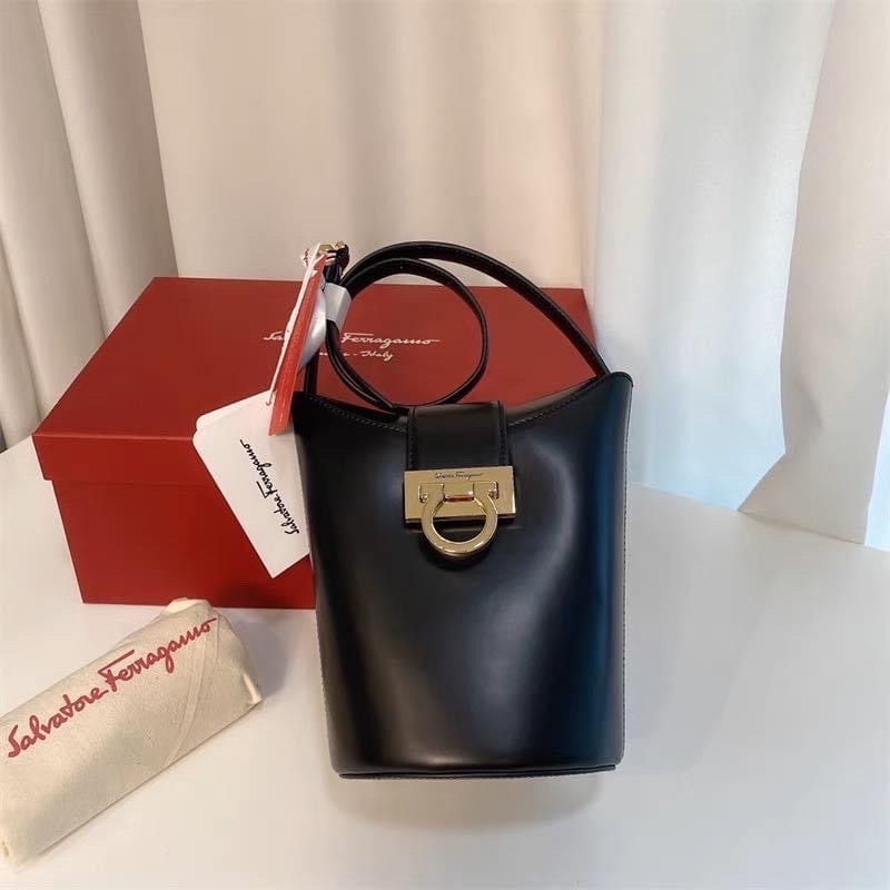 Túi Salvatore Ferragamo Trifolio bag