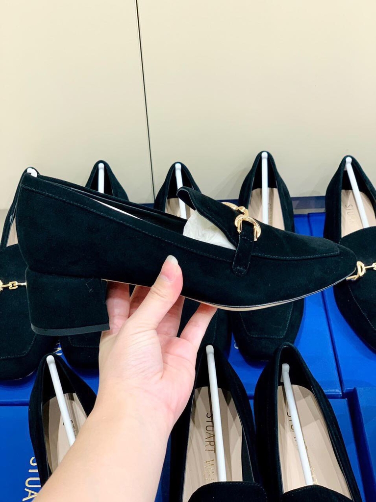 Giày nhung Stuart Weitzman