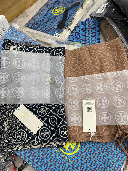 Khăn cashmere Tory Burch