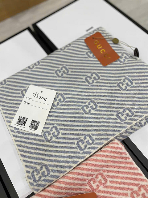 Khăn len nhũ Gucci