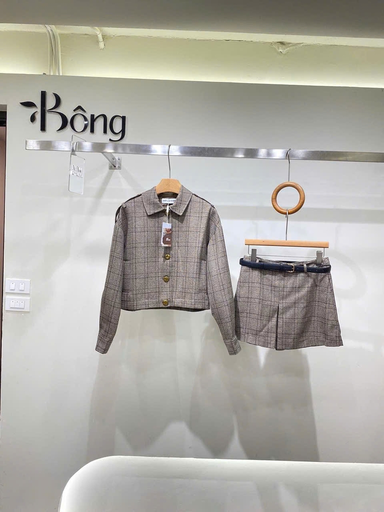 Short váy Khaki xếp ly Sel-Portrait dáng ngắn kẻ chìm kèm belt