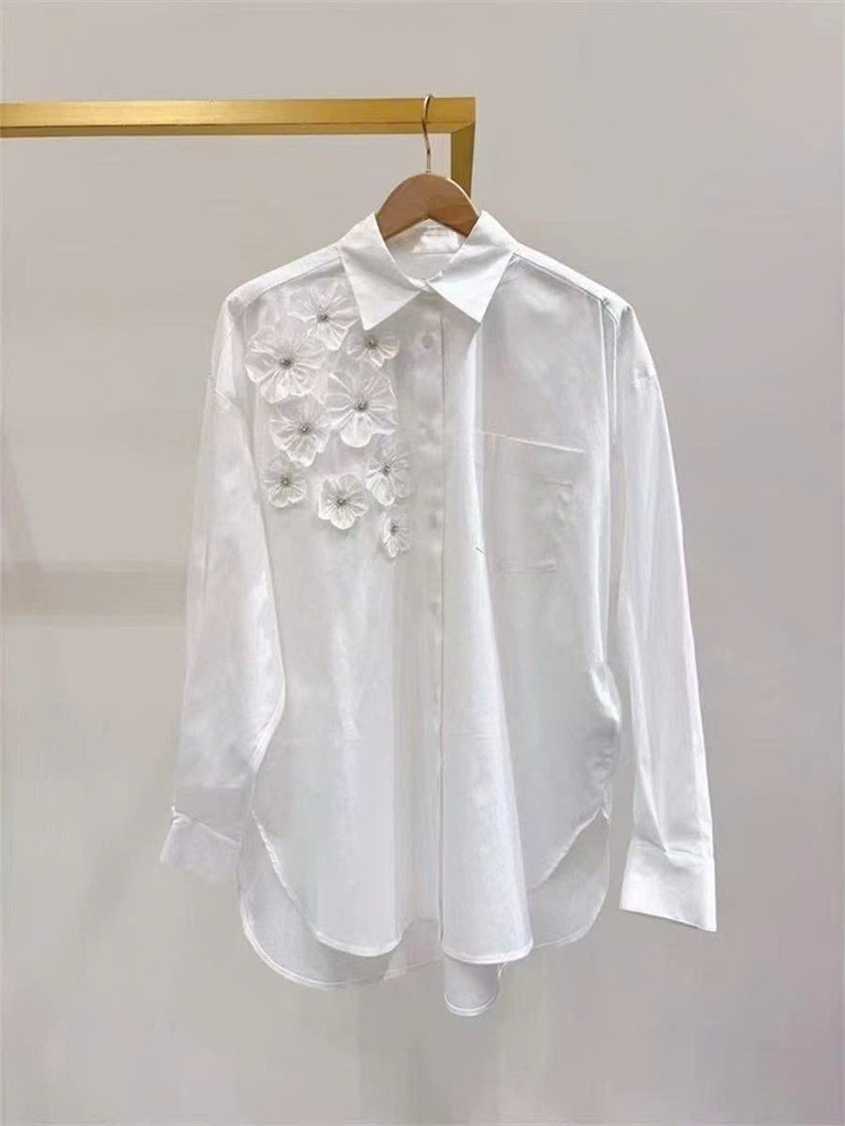 Sơ mi Maje trắng cổ đức đính hoa 3D vai trái