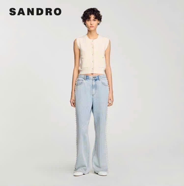 Gilet len Sandro màu kem 2 túi trước khuy ngọc trai