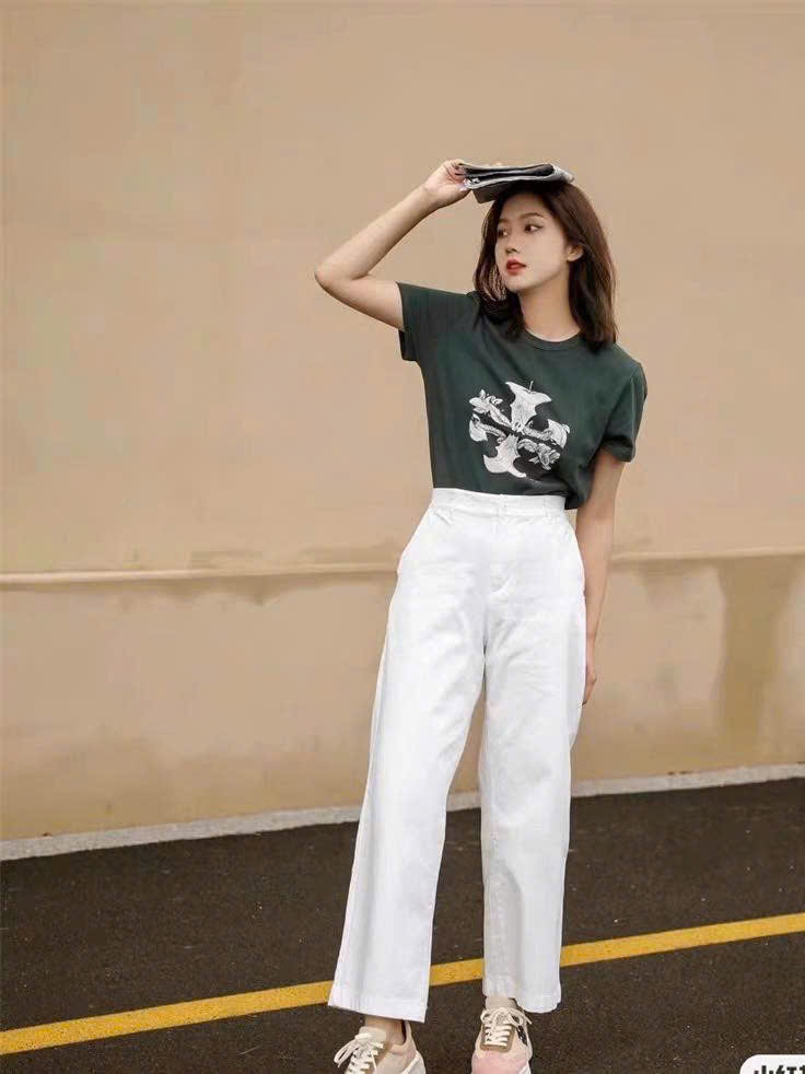 Tshirt Tory Burch màu rêu cổ tròn hoạ tiết