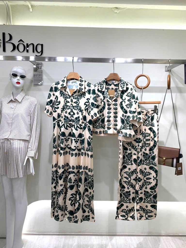 Váy maxi lụa Sandro cổ đức hoa xanh