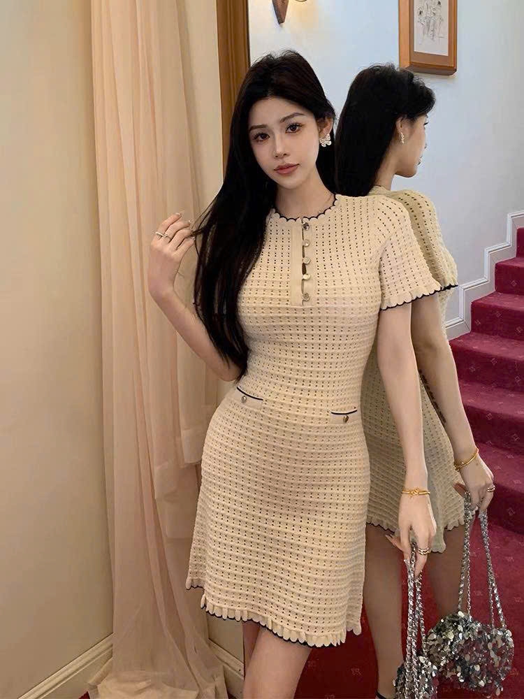Váy Sandro len lưới màu beirge 2 lớp khuy vàng