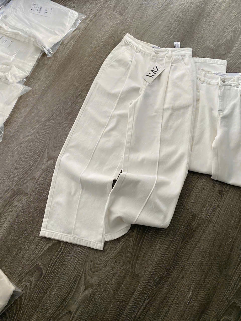 Quần jean trắng Zara dáng suông