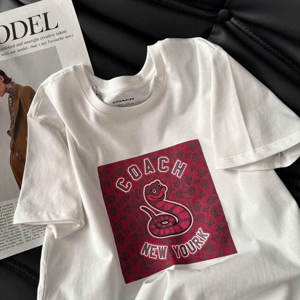 Tshirt COACH màu trắng logo snake