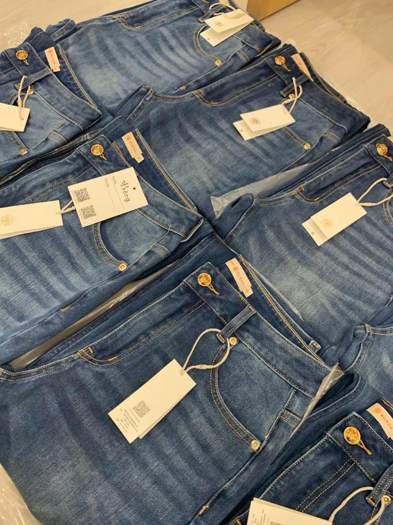 Quần denim Tory Burch dư xịn