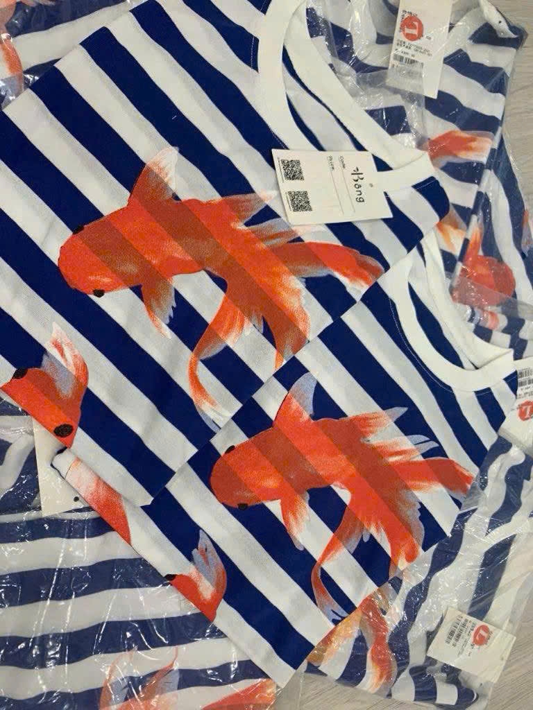 Tshirt EDITION kẻ ngang xanh hoạ tiết cá vàng