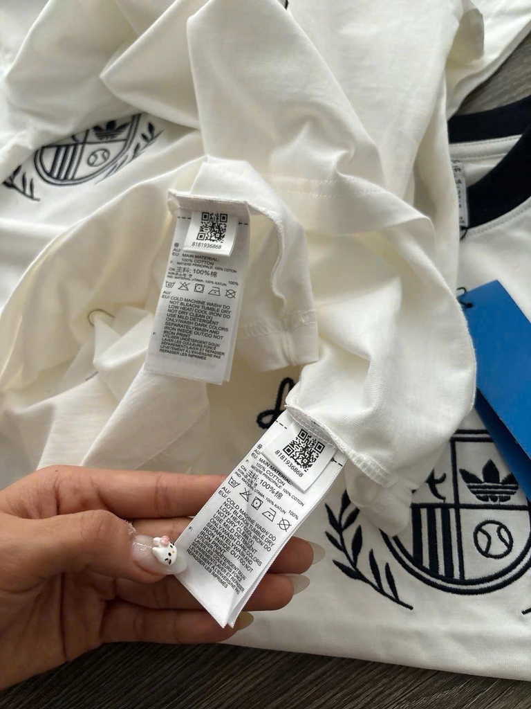 Tshirt ADIDAS trắng thêu ren chỉ đen