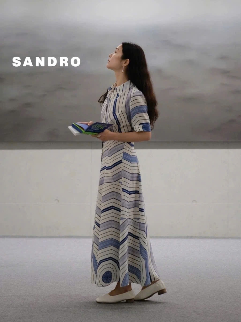 Váy maxi lụa Sandro cổ đức họa tiết xoắn ốc