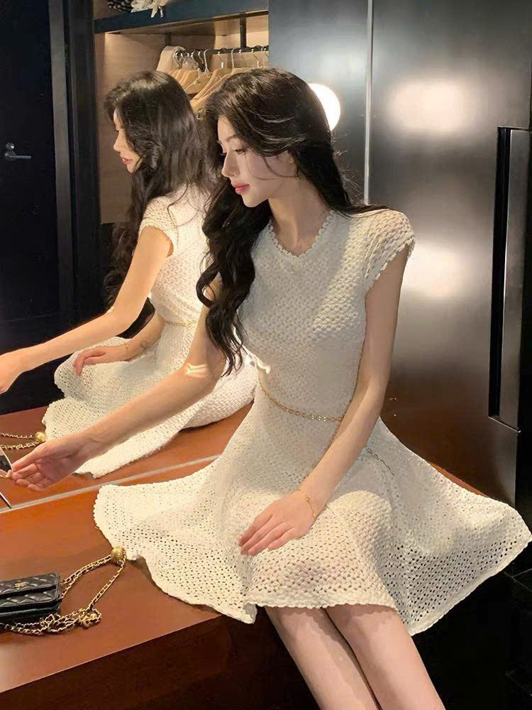 Váy len lưới Maje trắng kèm belt xích dáng A lửng