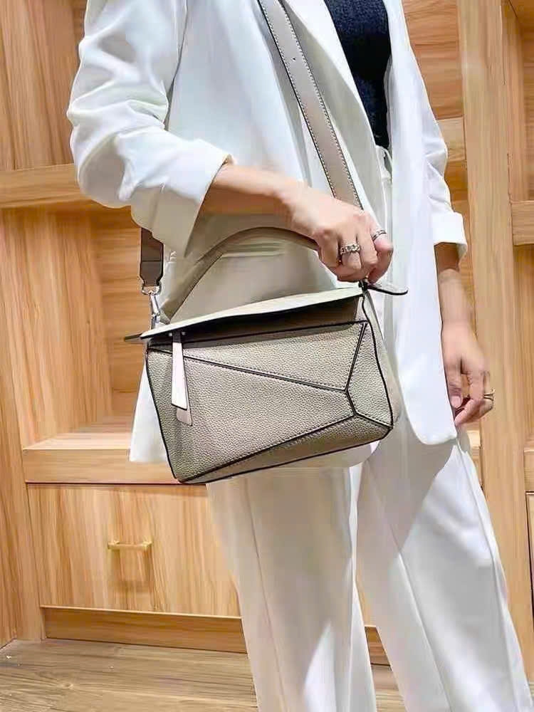 Túi Loewe đeo vai bằng da Puzzle Edge