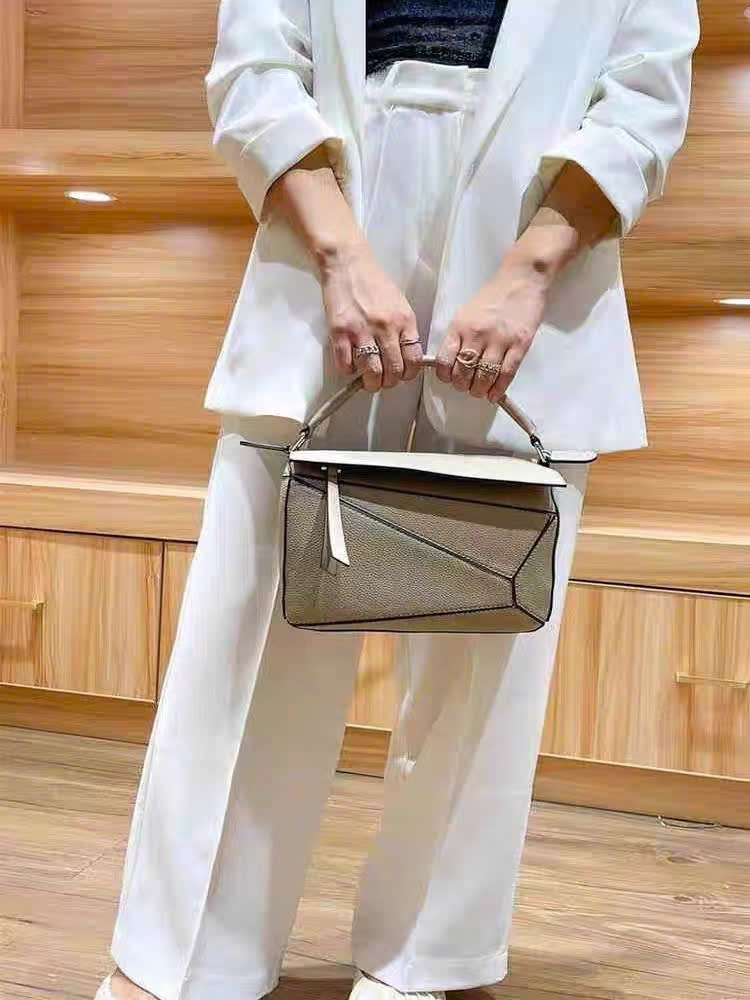 Túi Loewe đeo vai bằng da Puzzle Edge