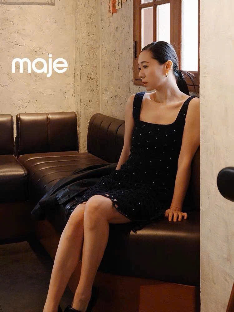 Đầm ngắn crochet đính đá cổ vuông