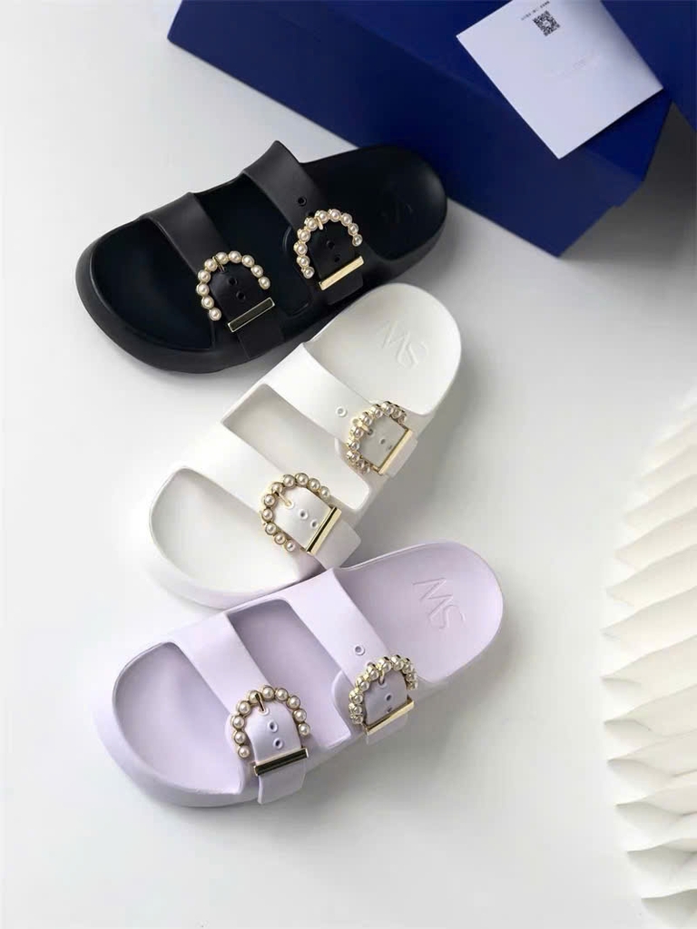 Dép Lê Khóa Ngọc Trai Mới  Stuart Weitzman