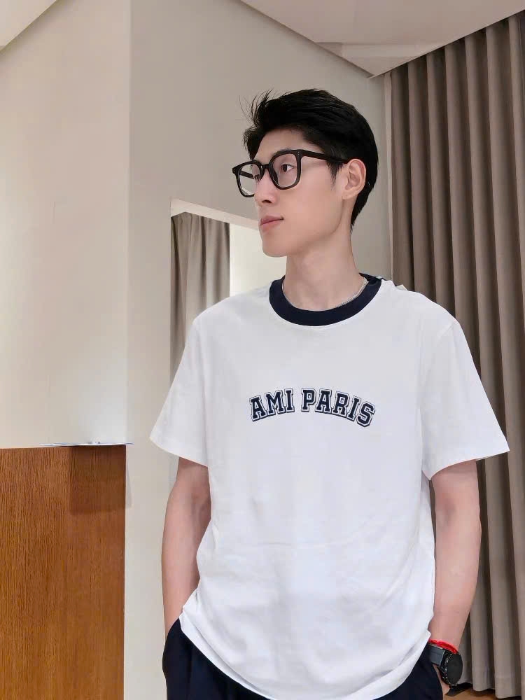 Áo phông 'Ami Paris'