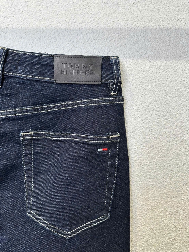 Short jean Tommy màu chàm dáng lửng