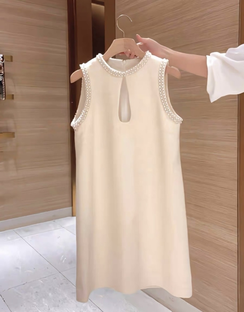 Váy Sandro tweed trắng cổ giọt lệ đá dáng suông