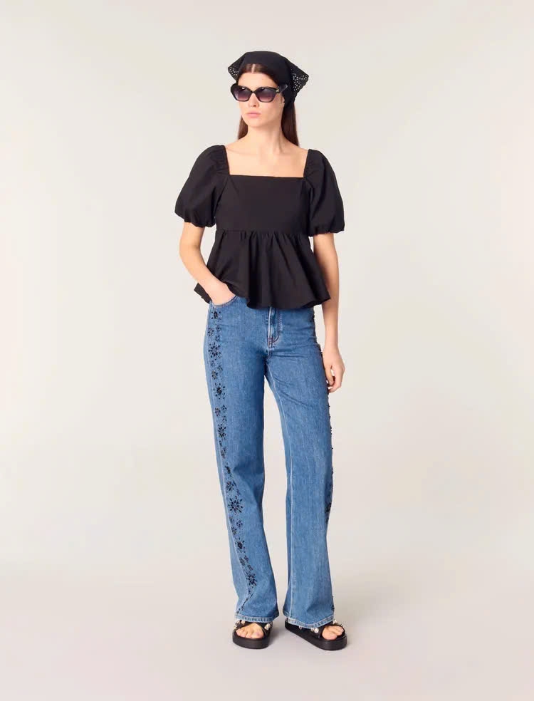 Quần jeans suông viền thêu đính đá