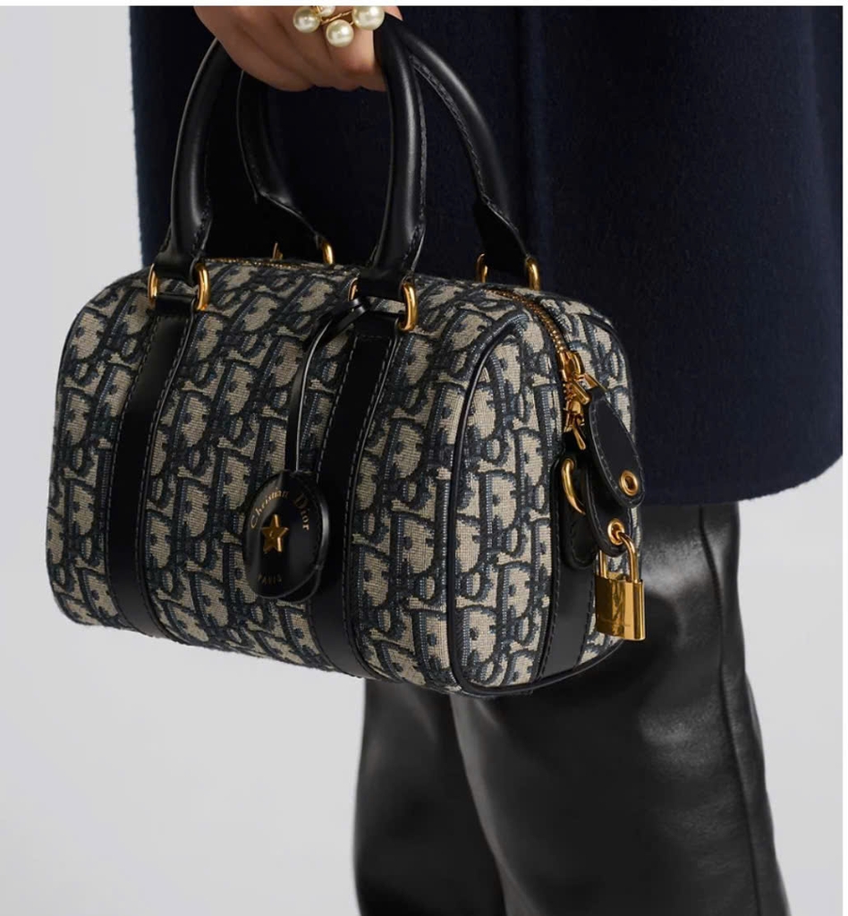 Túi trống Dior logo navy sz to (20x5cm)
