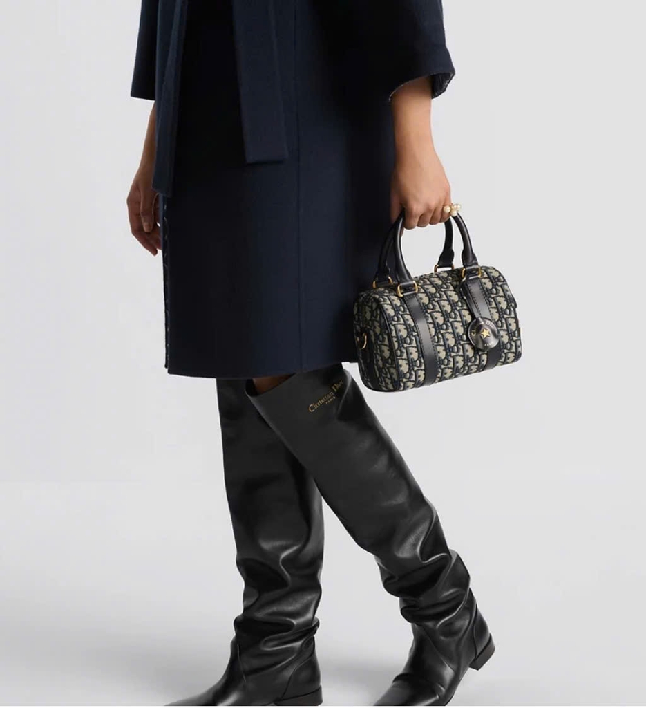 Túi trống Dior logo navy sz to (20x5cm)