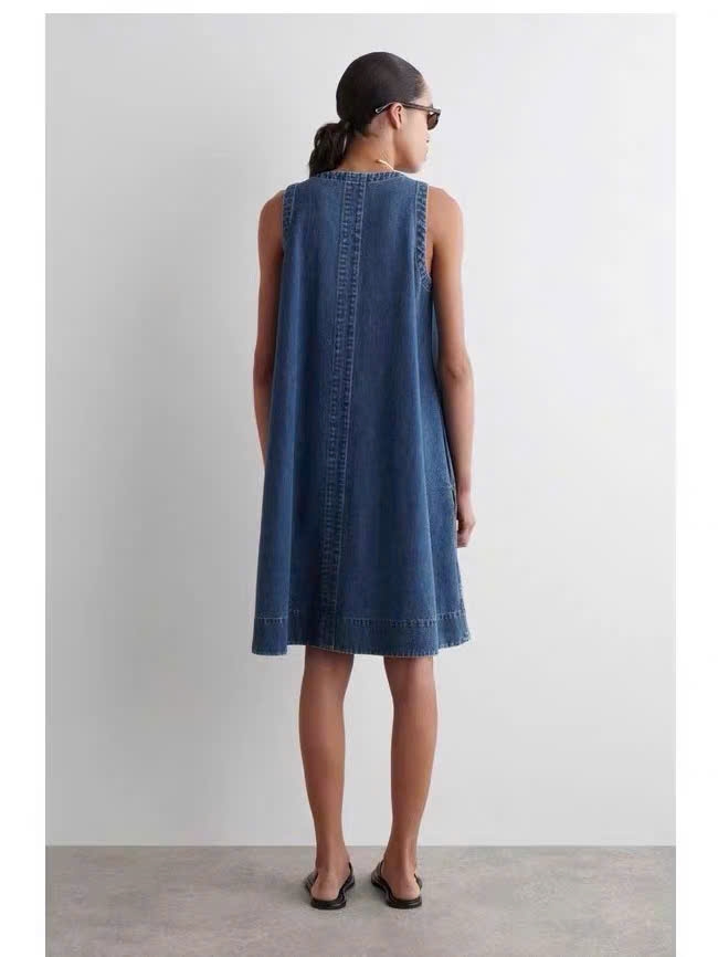 Váy COS denim suông cổ V sát nách