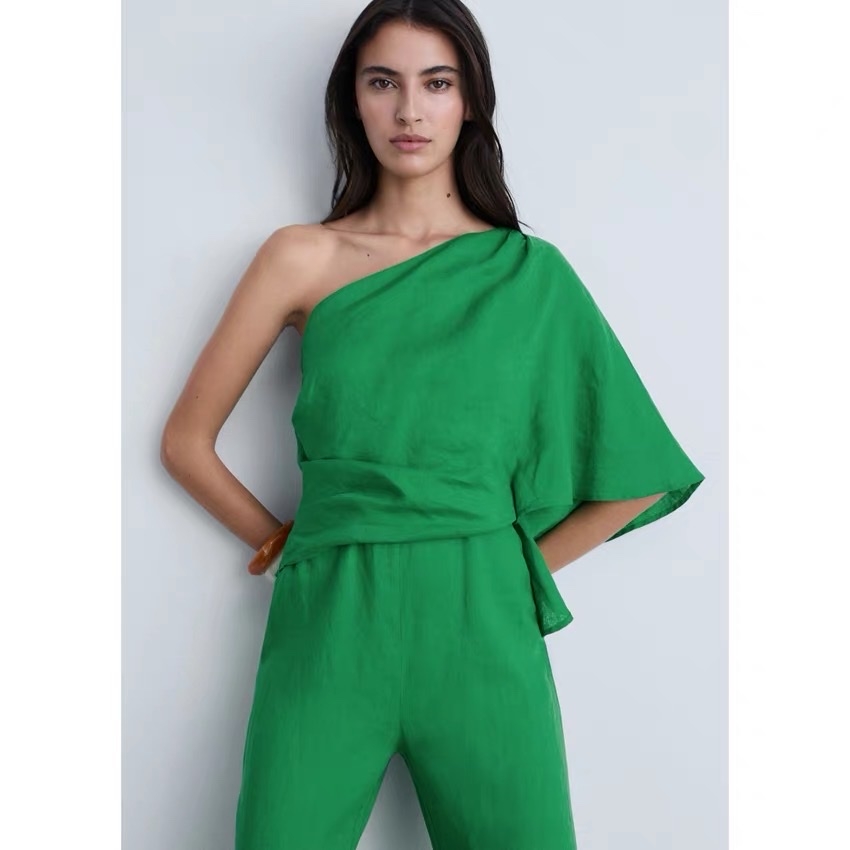 Jum MNG linen xanh lá lệch vai kèm belt