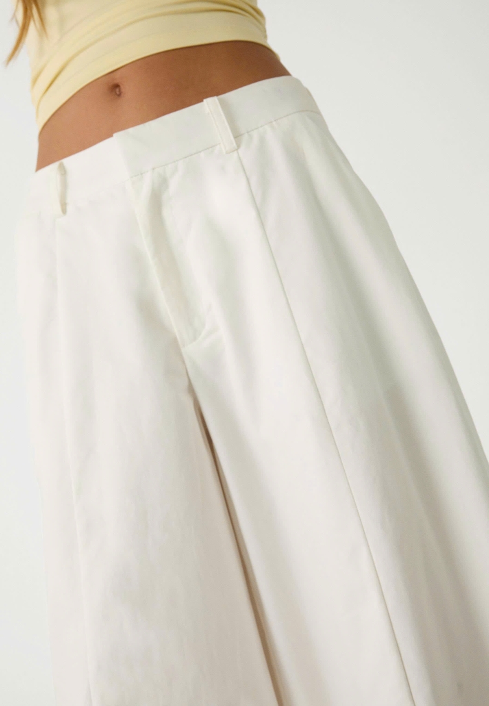 Quần suông khaki trắng Strean