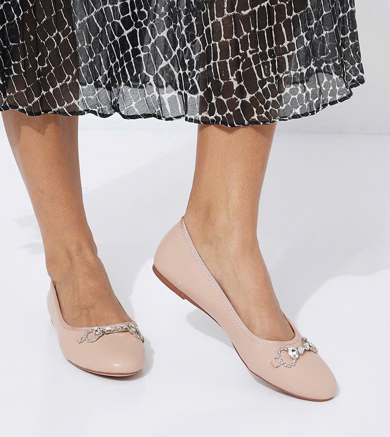 Giày búp bê Nine West hồng nude mũi xích đá