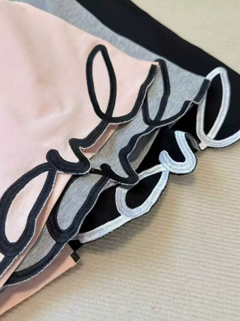 Top thun Karl hoạ tiết hoa chân 4 màu