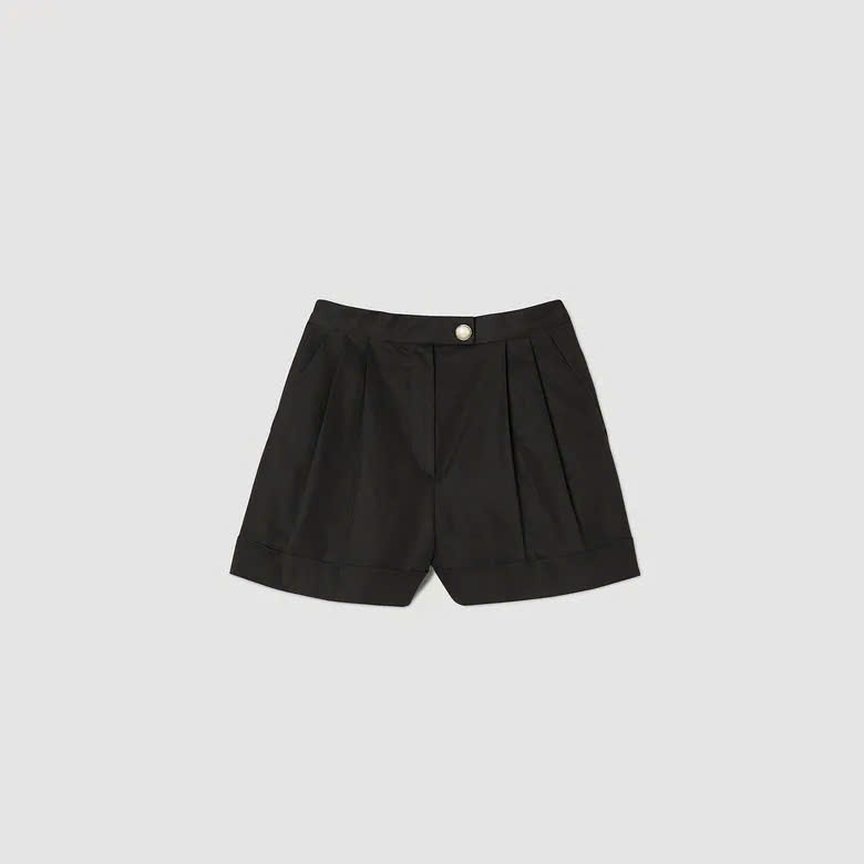Quần short SANDRO đen khuy ngọc trai
