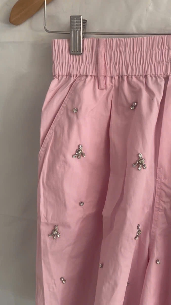 Quần Short Zara đính đá hồng chun