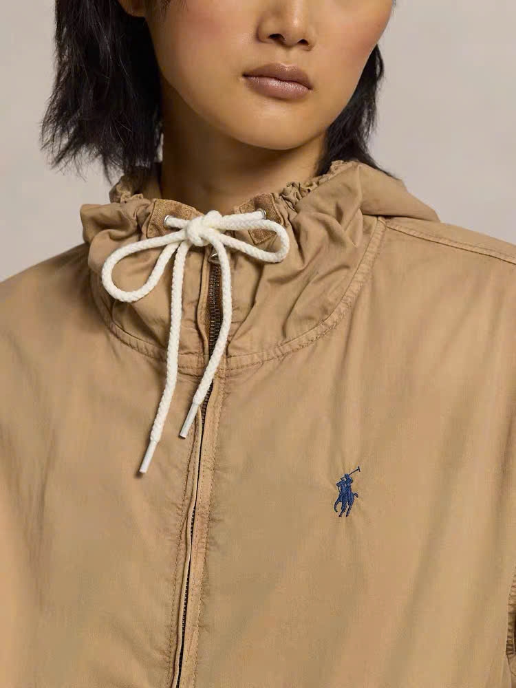 Jacket khaki Polo RL có mũ thêu logo đỏ
