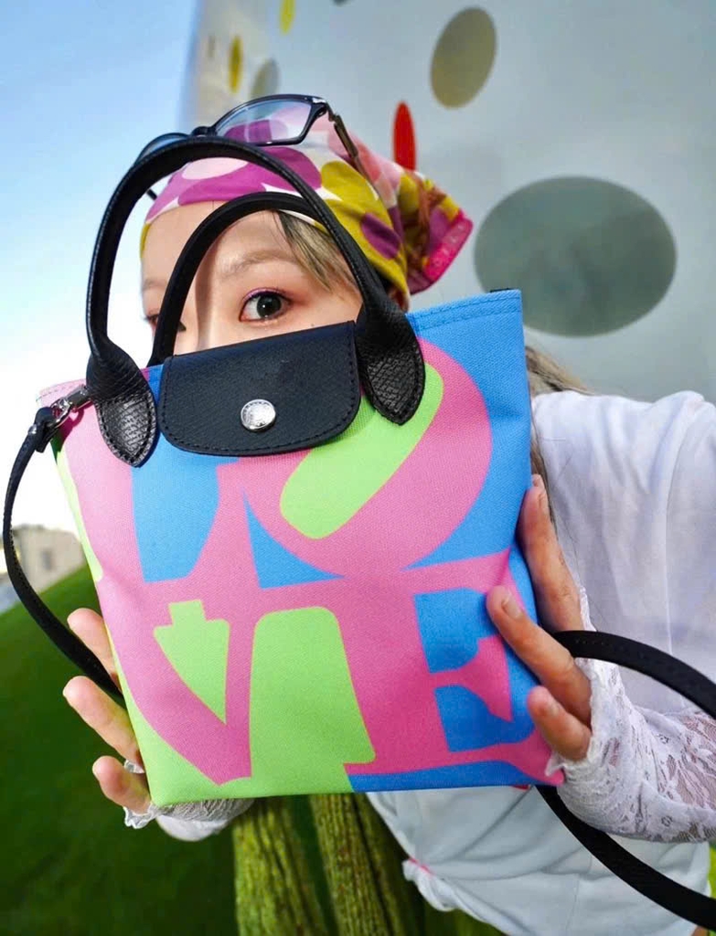 Túi Longchamps canvas series chữ LOVE