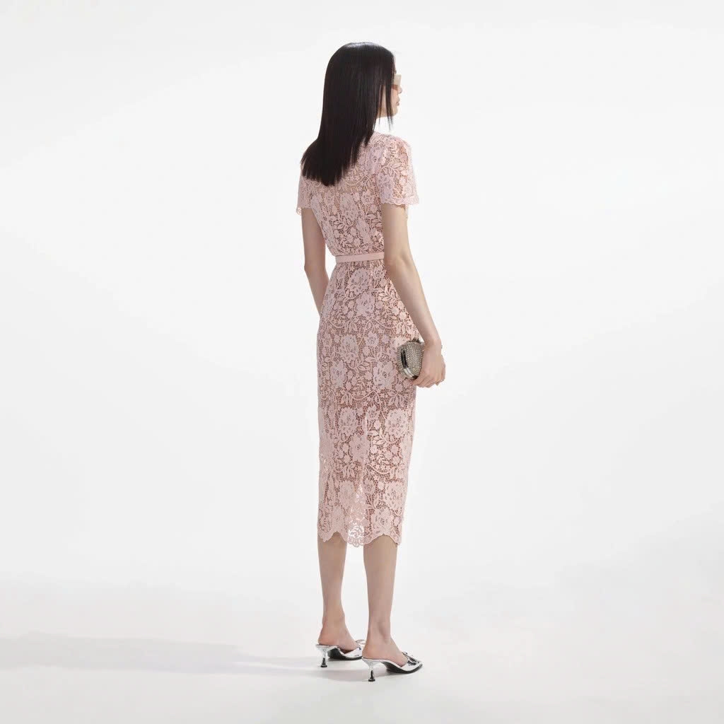 Váy Self- Portrait midi ren hồng đính nơ kim cương
